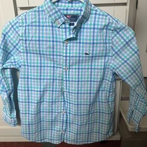 Size 7 Vineyard vines dress shirt.  Great condition No stains.